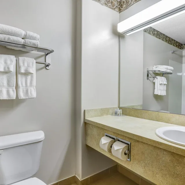 جناح بسرير كوين، Days Inn Red Deer 8/8