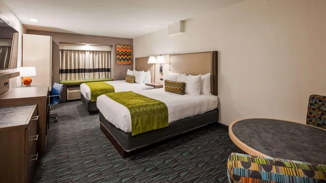 غرفة بسرير كوين، Best Western Plus Yuma Foothills Inn & Suites 3/7