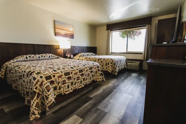 Classic, 2 Queen Beds, Sunset View، Ninepipes Lodge 3/10