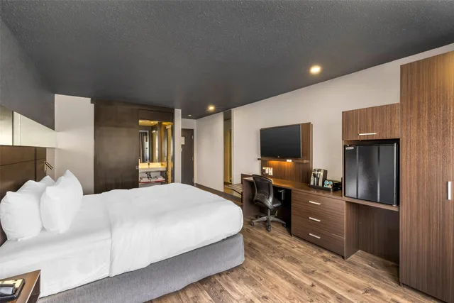 غرفة بسرير كينج، Hotel Quartier An Ascend Hotel Collection 2/7