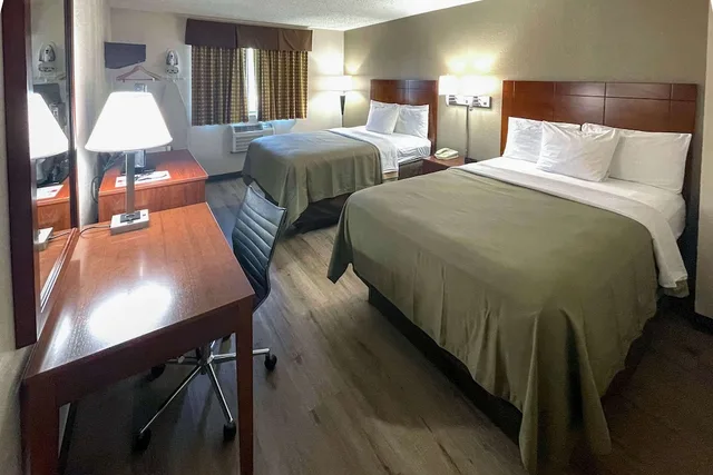 غرفة قياسية بسريرين مزدوجين، Econo Lodge Cartersville Emerson Lake Point 9/10