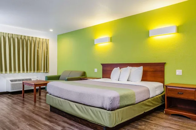 غرفة بسرير كينج، Motel6 Oakdale, CA 1/1