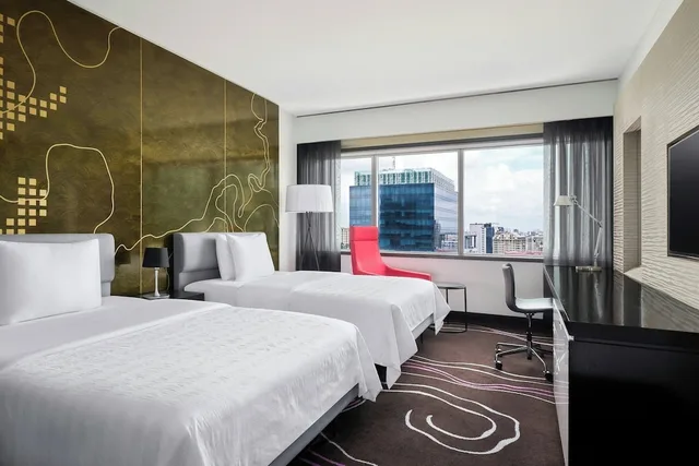 غرفة كلوب بسرير كينج بإطلالة على النهر، Le Meridien Saigon 1/7