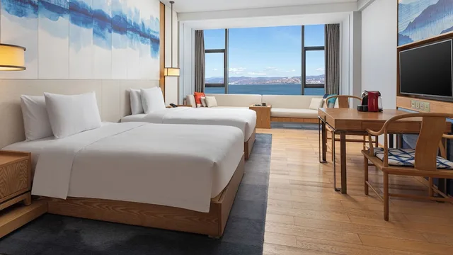 غرفة قياسية بسريرين مزدوجين بإطلالة على البحيرة، HOTEL INDIGO DALI ERHAI 6/8