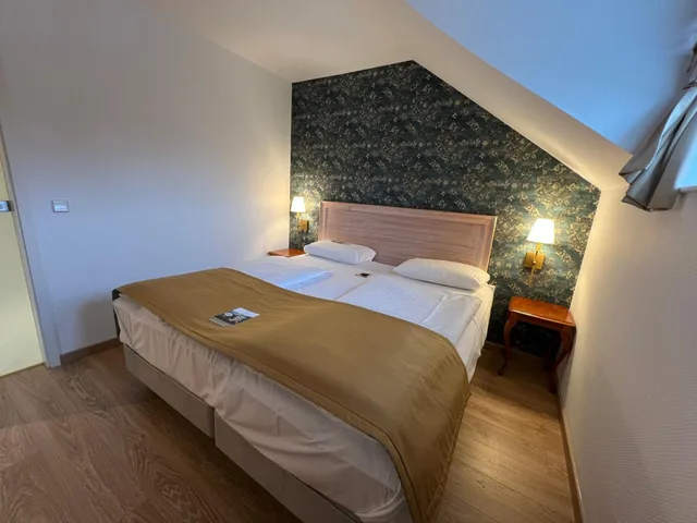 جناح جونيور، Hotel Am Muhlenteich Schwelm 1/10