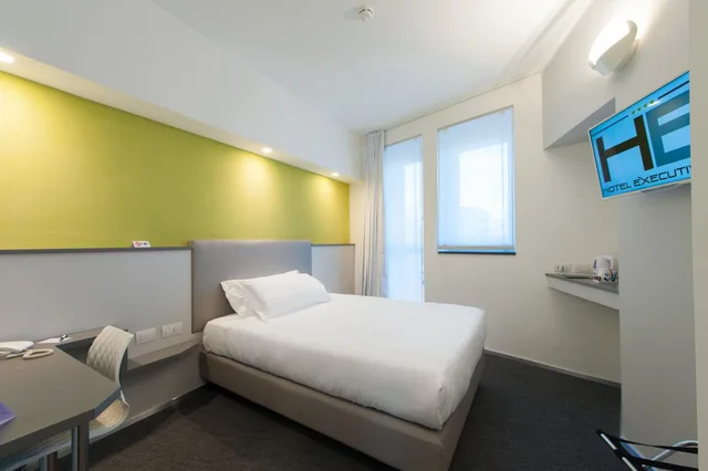 Room, French Bed، Hotel Executive Inn 1/10