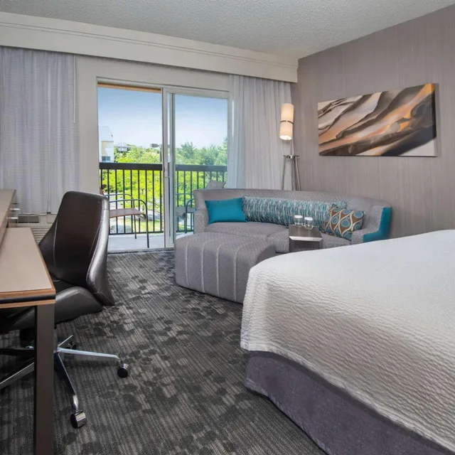 جناح جونيور، Comfort Inn & Suites Bethlehem Lehigh Valley Airport 1/1