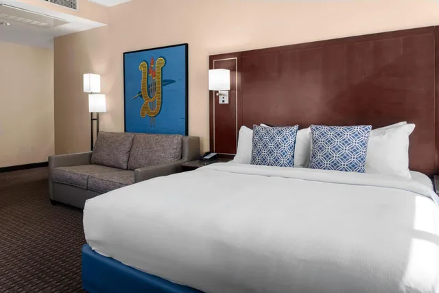 غرفة بسرير كينج مع أريكة، New Haven Hotel 7/9