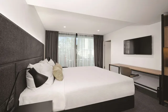 Urban, Double or Twin Bed، Vibe Hotel Melbourne 2/4