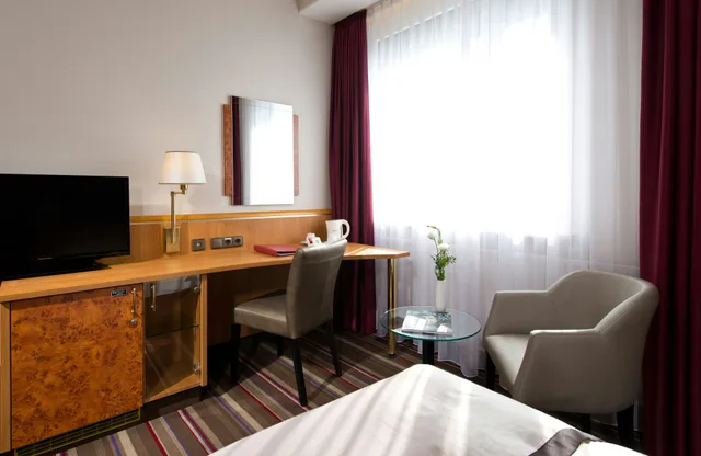 غرفة سوبيريور بسرير مزدوج مع سرير إضافي، LEONARDO HOTEL KARLSRUHE 4/5