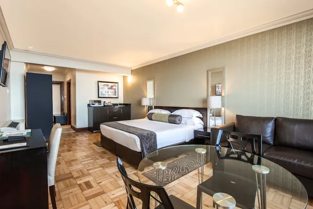 2 Bedrooms, King Bed, Belaire Suites 4/6
