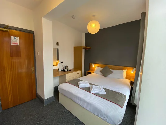 Room, Double Bed, Oyo Alumhurst Hotel 1/1