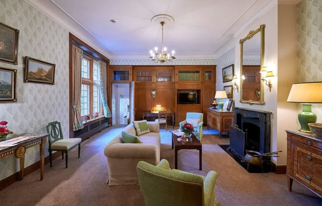 جناح بسرير كينج، Schlosshotel Kronberg Hotel Frankfurt 3/4