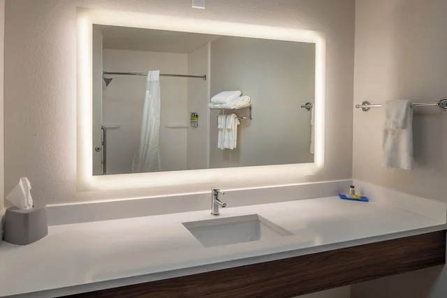 جناح بسريرين كوين، Holiday Inn Express Suites N Waco Area West 4/5