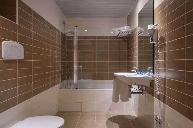 غرفة ديلوكس عائلية بسريرين منفصلين وسرير بطابقين، Tryp By Wyndham Porto Centro Hotel 7/8