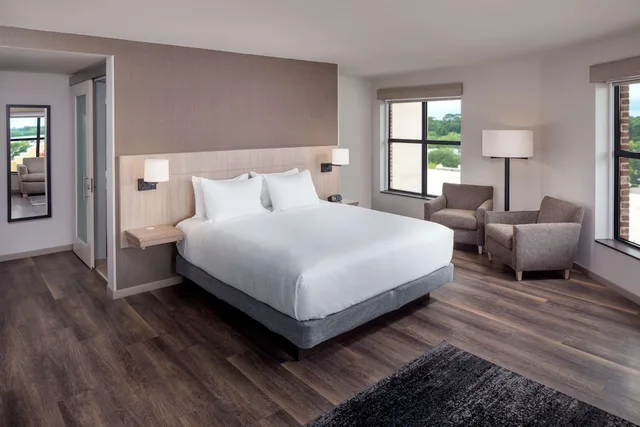 غرفة ركنية بسرير كينج مع أريكة، Hyatt Place Mount Pleasant Towne Centre 1/3