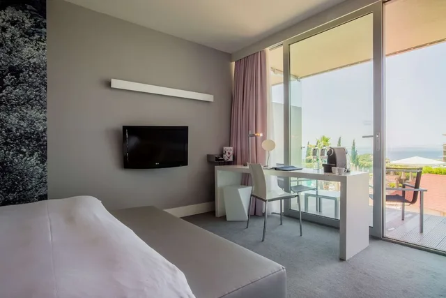 غرفة سوبيريور بإطلالة على البحر بشرفة، Radisson Blu Resort & Spa Split 10/10
