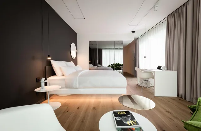 غرفة تنفيذية، KPM Hotel and Residences 4/8