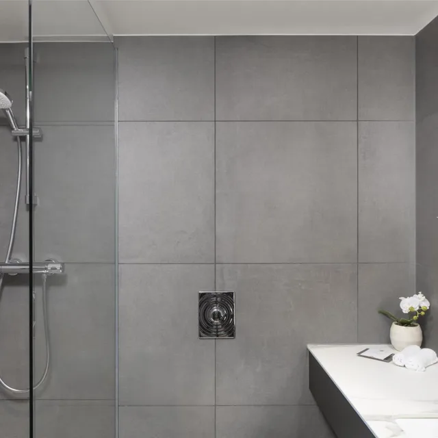 Room, King Bed, Queen Bed, Hilton Duesseldorf 9/9