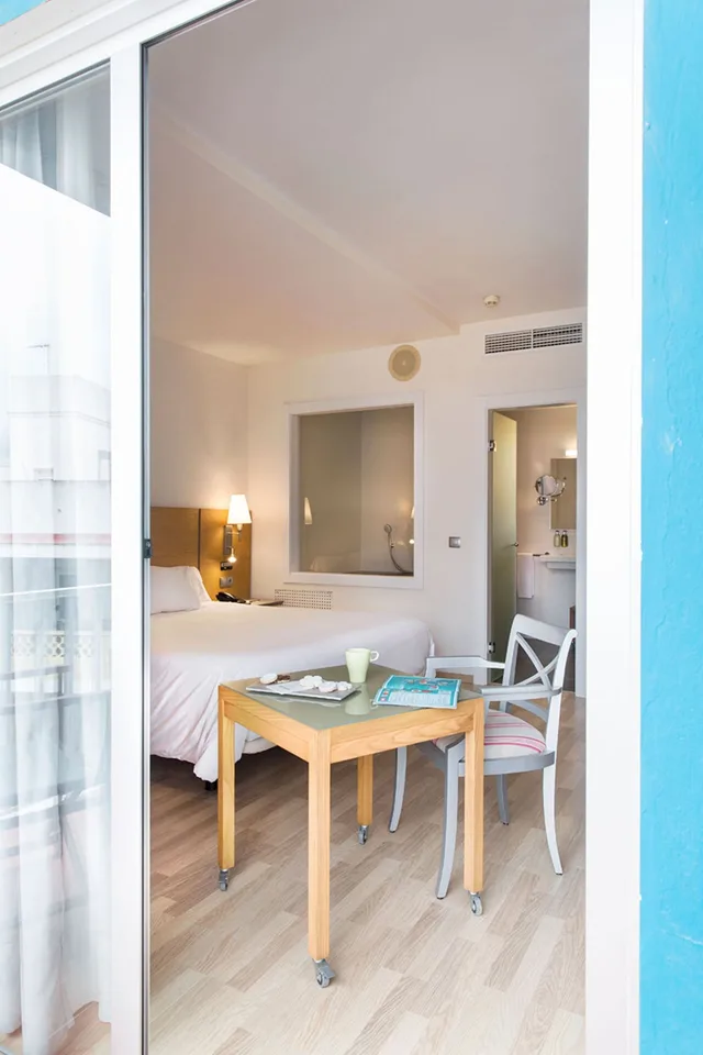Superior, Queen Bed, Hot Tub, Hotel Artiem Capri 8/10