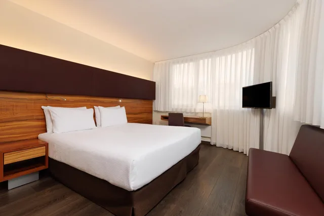 غرفة بانورامية بسرير كينج بإطلالة، Eurostars Embassy 7/10