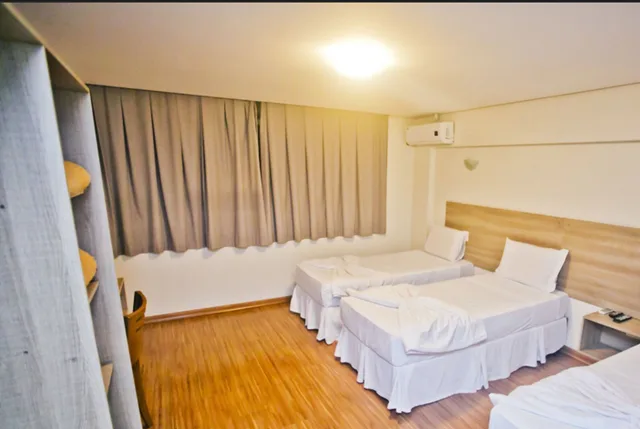 غرفة فاخرة رباعية بسرير مزدوج وسريرين منفصلين، Dalle Hotel 1/3