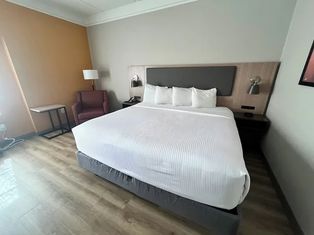 غرفة بسرير كينج لذوي الإعاقة، La Quinta Inn & Suites by Wyndham Jacksonville Butler Blvd 5/10
