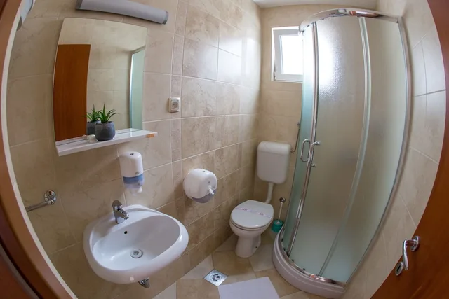 غرفة رومانسية بسرير كينج بشرفة، Villa Dieden 2/2