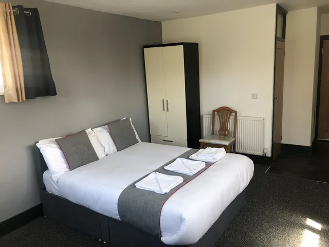 Deluxe Quad Studio، Devine Beach Hotel, Westcliff Southend-On-Sea 1/7