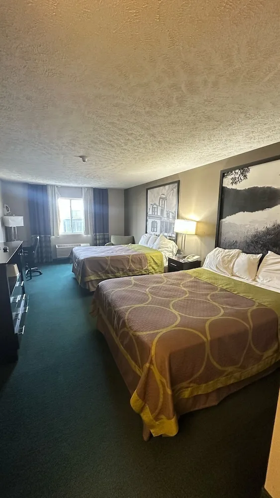 غرفة بسريرين كوين، Burgundy Inn & Suites 4/10
