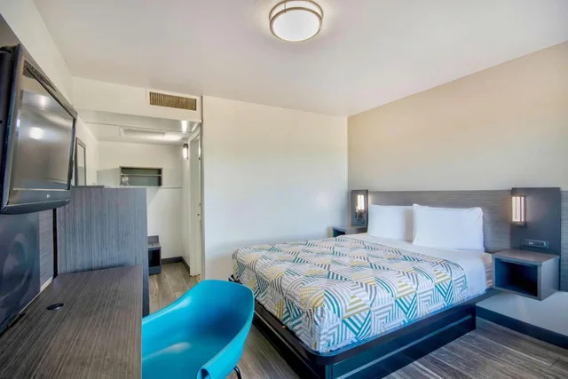 غرفة بسرير كوين للمدخنين، Motel6 Russellville, AR 3/10
