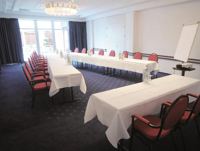 جناح بسرير مزدوج بشرفة مع أريكة بمنطقة جلوس، Best Western Hotel Heide 1/1