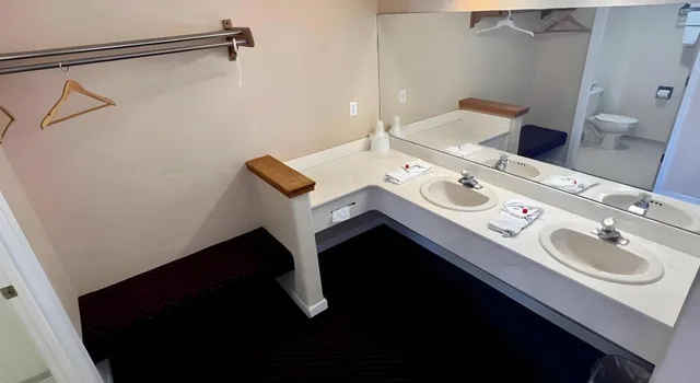 جناح بسرير كوين، Rodeway Inn Winnemucca NV 1/2