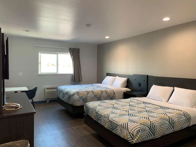 2 Queen Beds - Non-Smoking, Micfridge، Motel6 Bullhead City, AZ 1/7