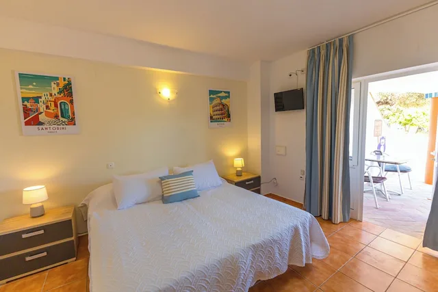 Room, Double Bed, Patio, Ground Floor, Centre Algarve 1/8