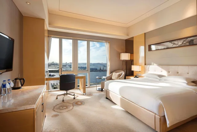 Deluxe, King Bed, HILTON DALIAN 1/3