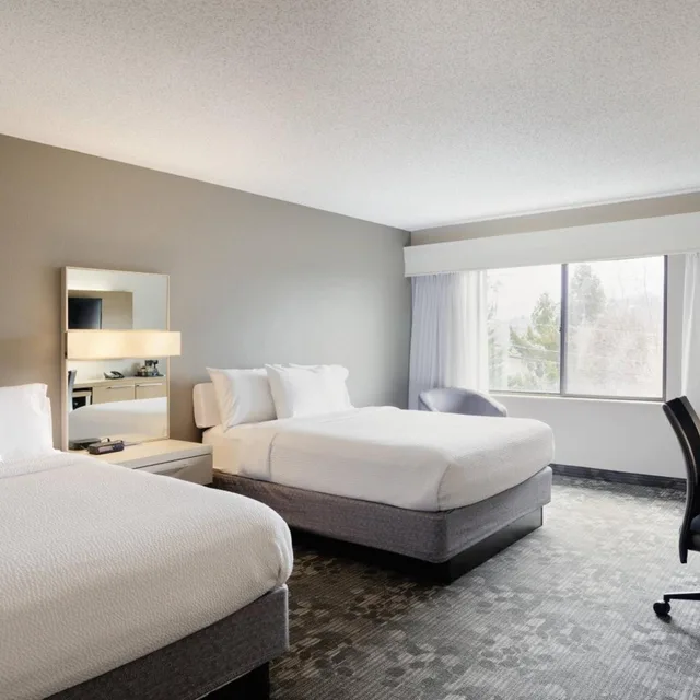 Room, 2 Queen Beds, Bathtub, Accessible, Courtyard By Marriott Harrisonburg 1/1