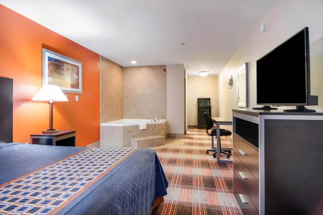 جناح بسرير كينج بجاكوزي، Americas Best Value Inn & Suites Mableton Atlanta 1/5