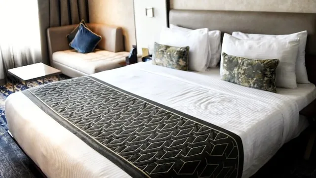 غرفة بريميوم بسرير كوين، Sayaji Hotel Vadodara 6/9