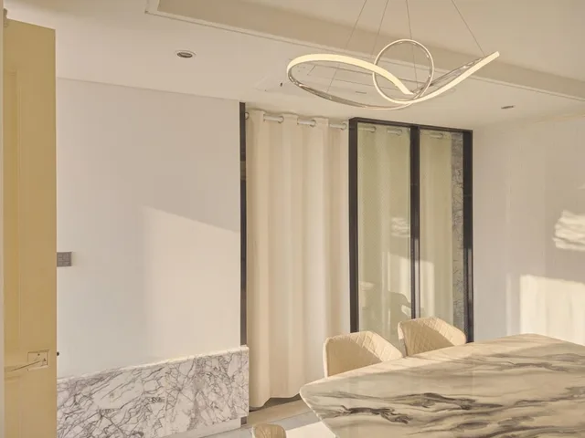جناح ملكي بسريرين كوين مع أريكة بحوض استحمام، Hotel The May Jongno 9/10