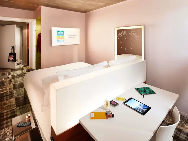 Mama, Medium, Double Bed، Mama Shelter Marseille 2/10