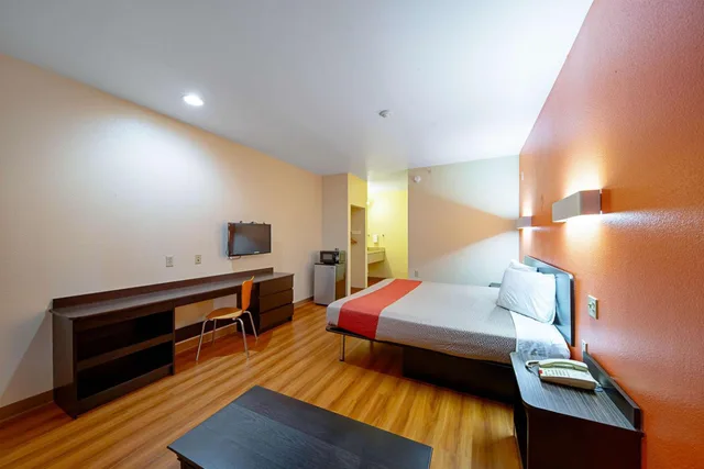 غرفة بسرير كينج للمدخنين، Motel6 Rhome, TX 6/10