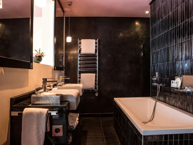 Medina, Luxury, King Bed, Ocean and Mosque View، Sofitel Casablanca Tour Blanche 8/9