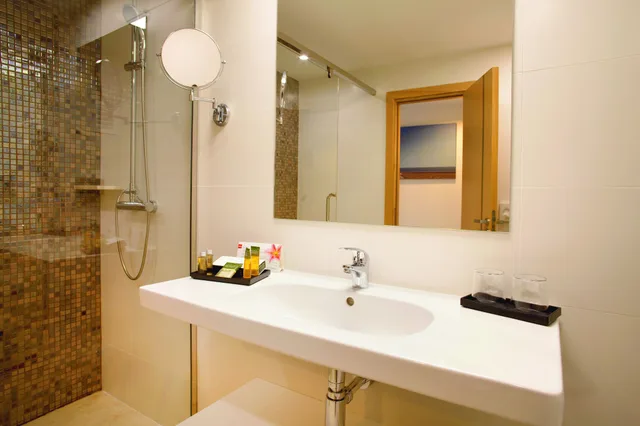 Room, Double Bed, Sea View, Balcony, Hotel Riu Palace La Mola 4/6