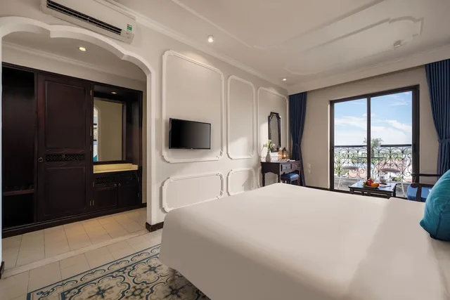 غرفة عائلية ثلاثية بسرير كينج وسرير فردي بإطلالة على المدينة بحوض استحمام، Hoi An Rosemary Boutique Hotel And Spa 3/10