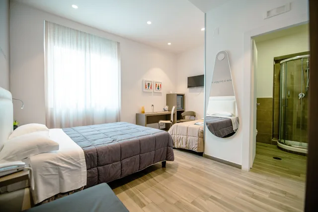 Comfort, 1 Queen and 1 Single Bed, Hotel Bruman Salerno 1/7