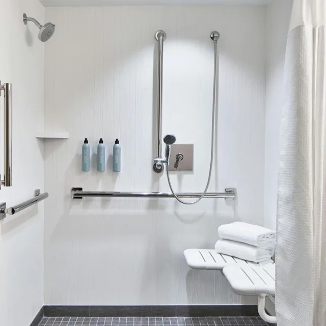 غرفة كبيرة بسرير كوين، Courtyard By Marriott Columbus Osu 6/7