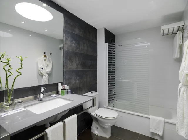 Suite, Twin Beds, Sofa, H10 White Suites - Adults Only 5/6