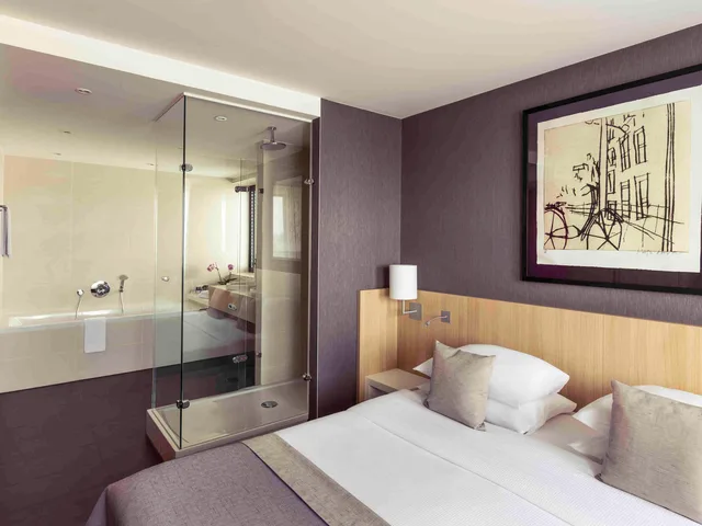 جناح جونيور، Mercure Amsterdam City Hotel 8/10