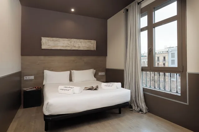 3 Bedrooms, Apartment, 1 Double and 4 Single Beds، Enjoybcn Miro Apartments 4/10